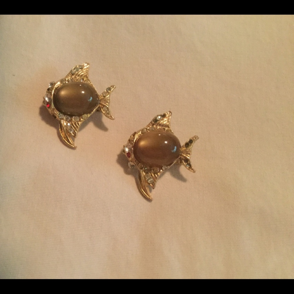 2 fish pins, vintage